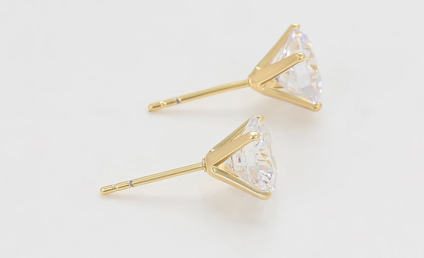 Bonitos aretes pequeños ideales para usar todos los días
