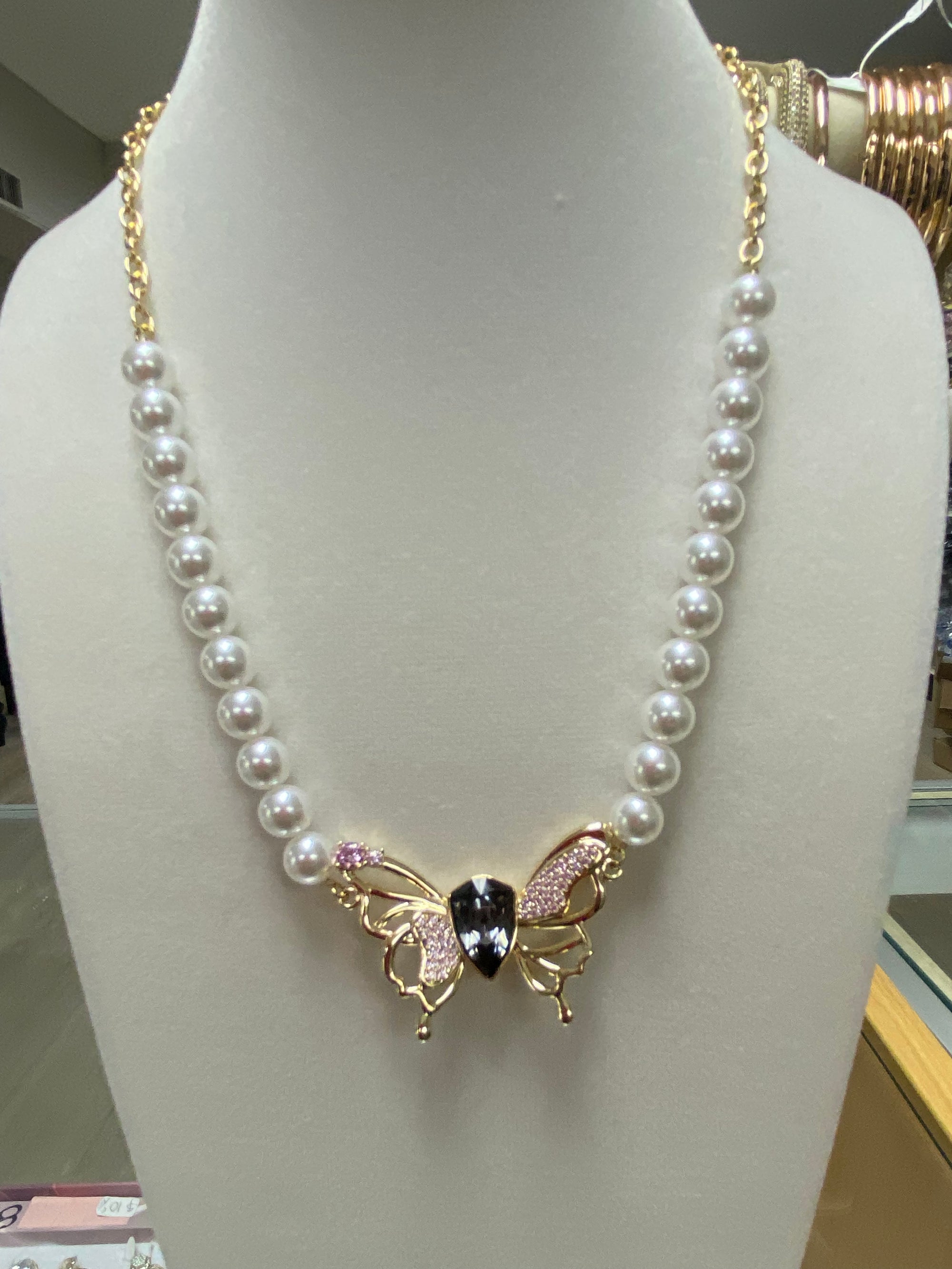 Collar de perlas (las perlas no son reales )