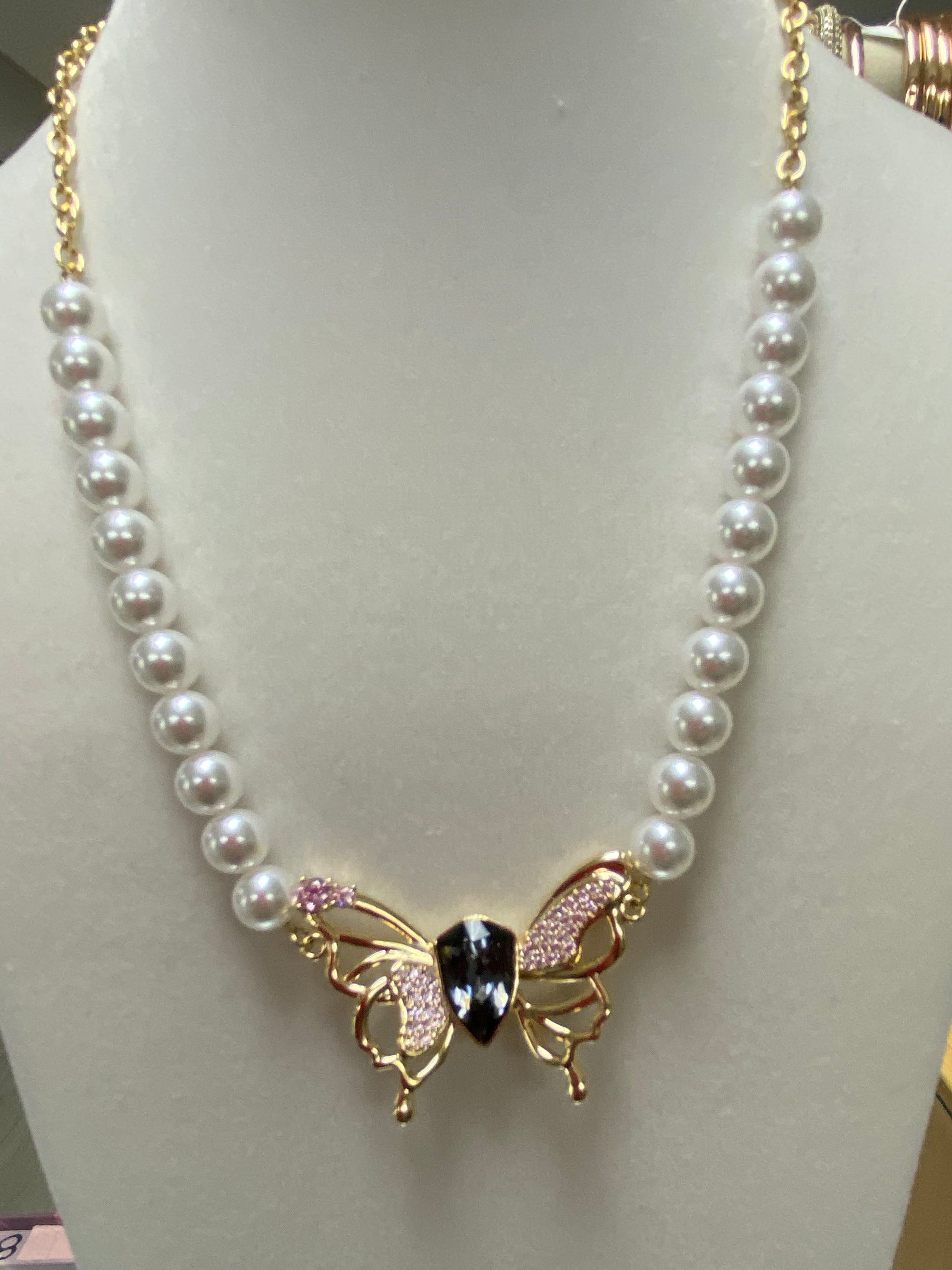 Collar de perlas (las perlas no son reales )