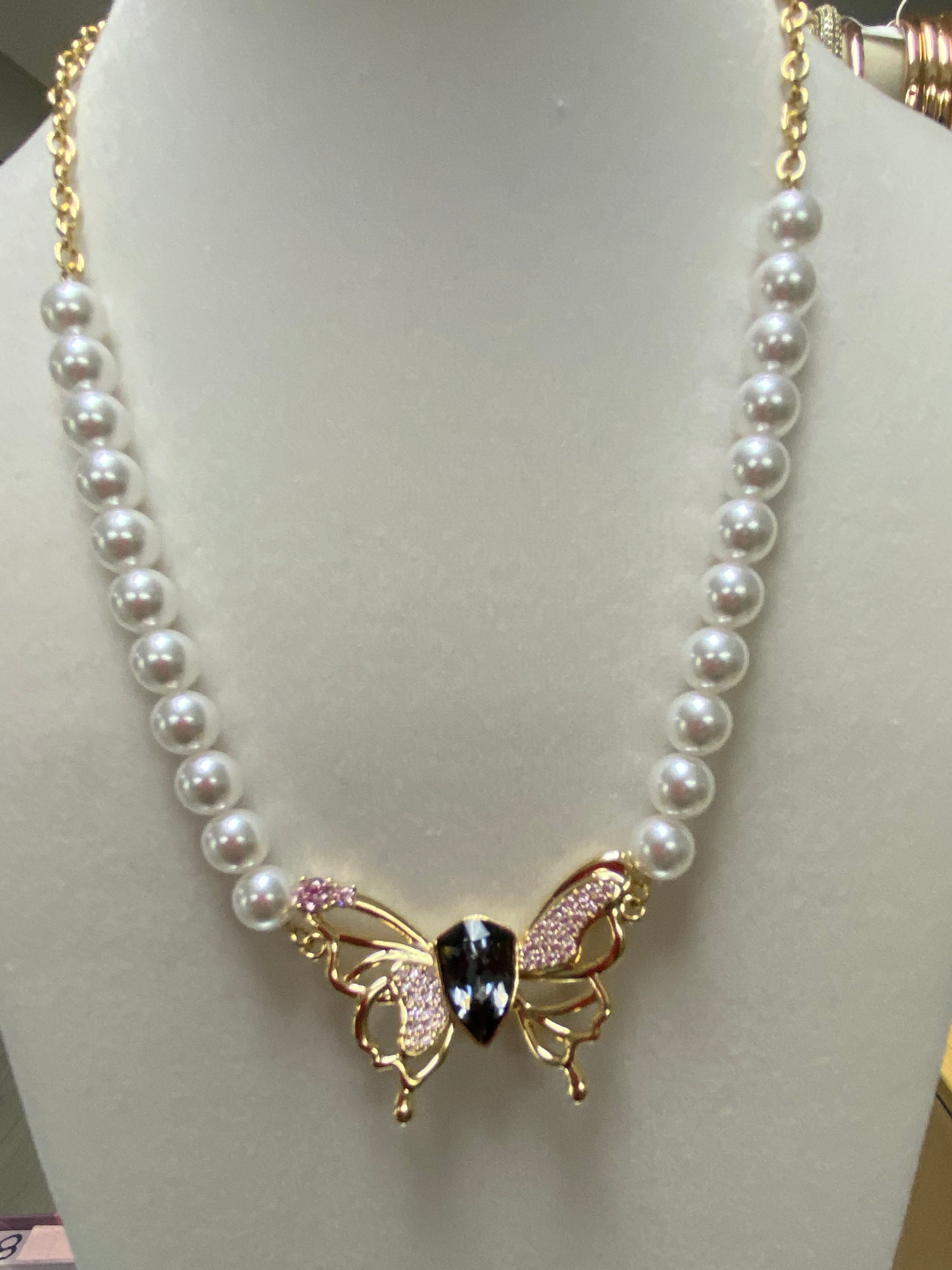 Collar de perlas (las perlas no son reales )
