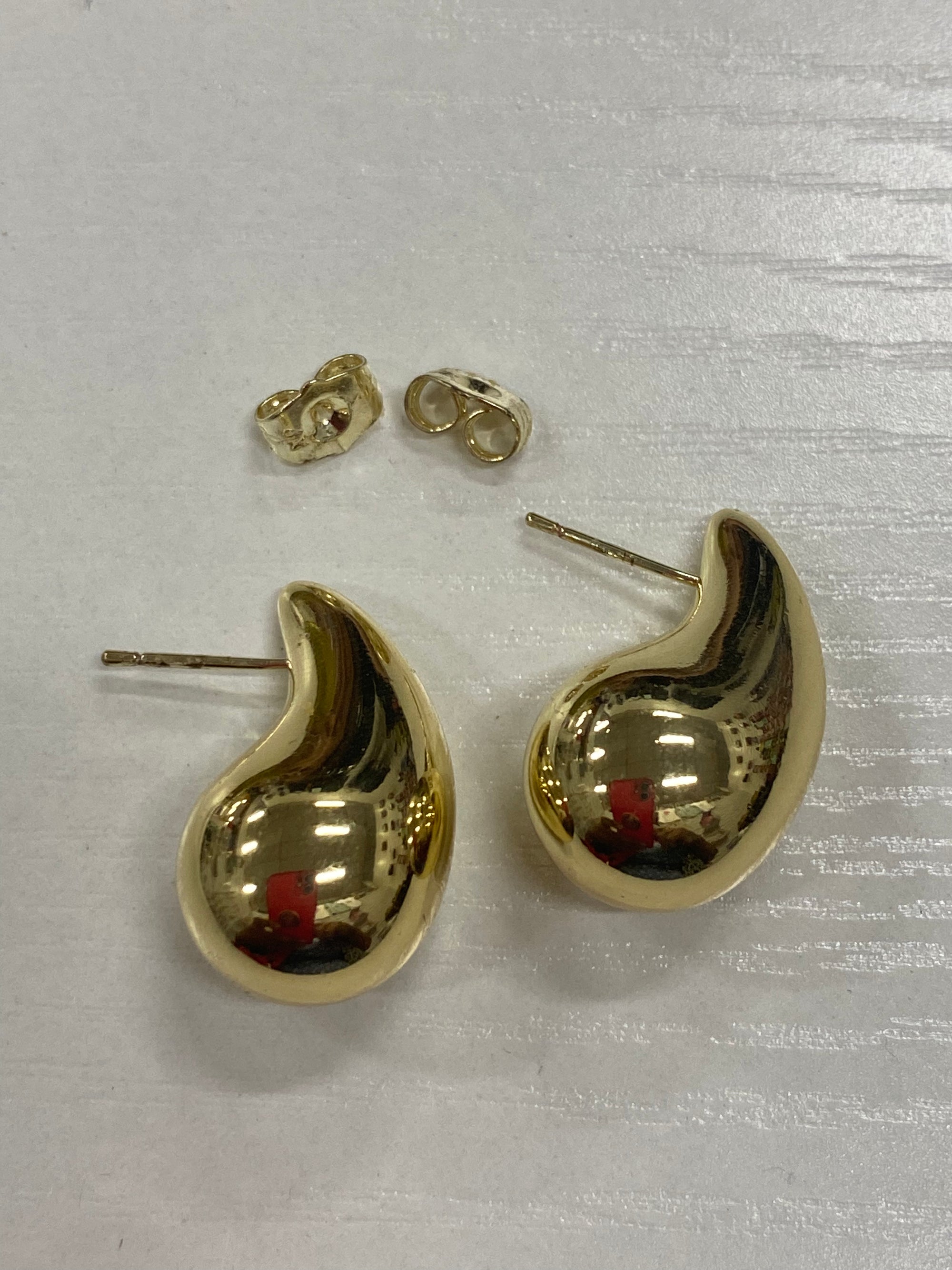 Bonitos aretes en forma de gota realmente ligeros