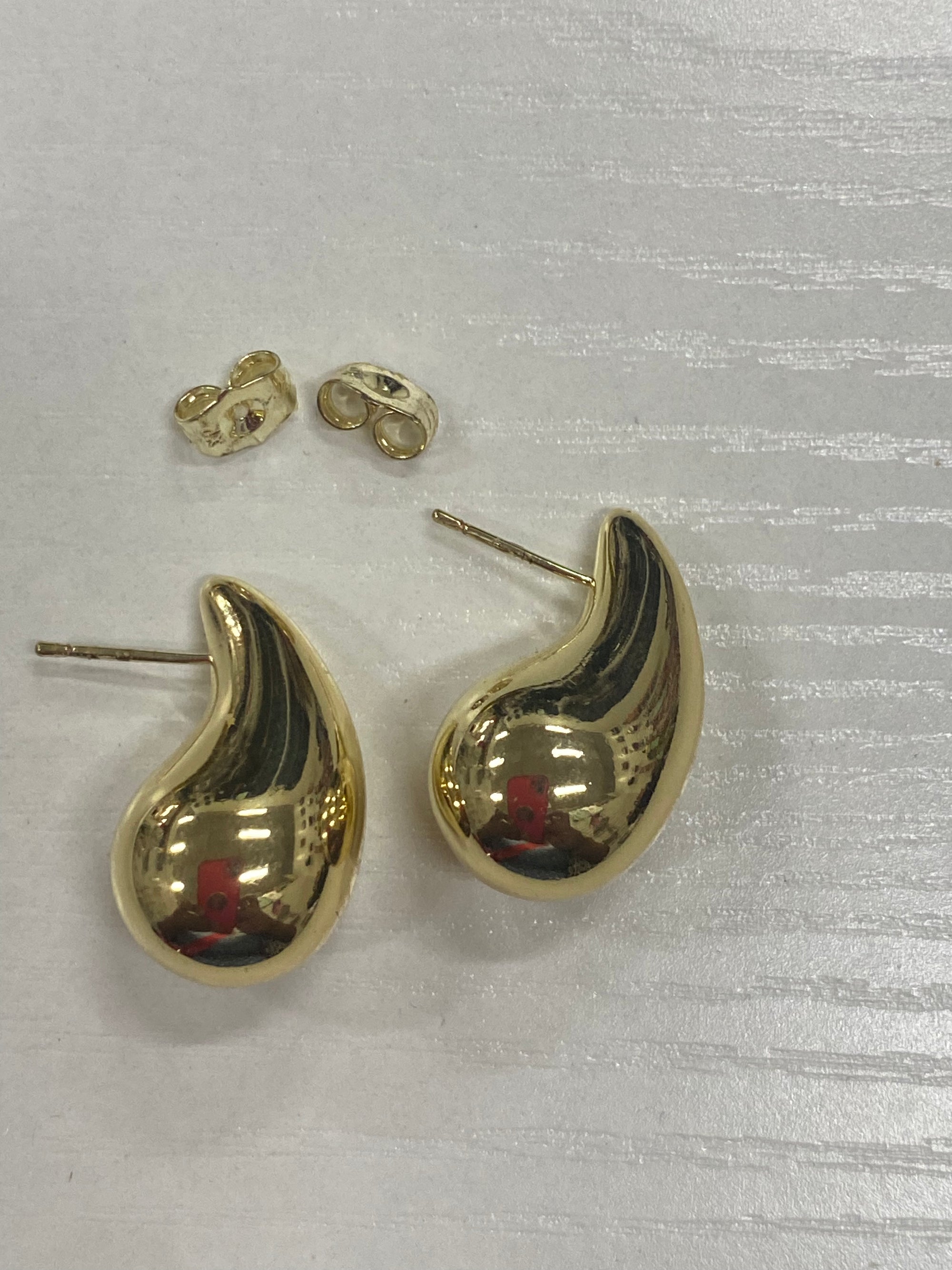 Bonitos aretes en forma de gota realmente ligeros