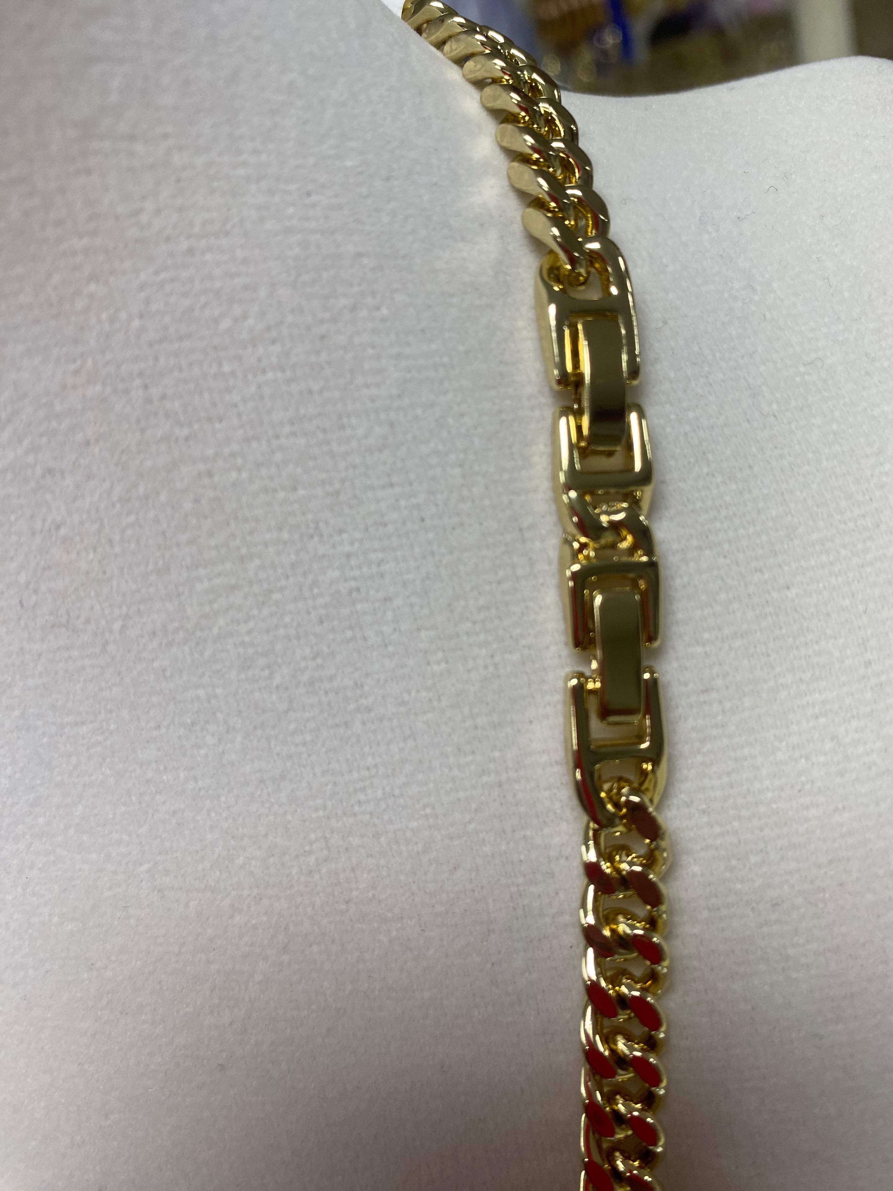 Bonito set de cadena y pulcera joyería bañada en oro